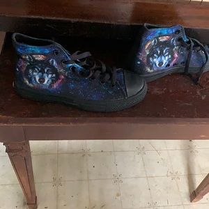 High Top Women’s Sneakers With Wolf